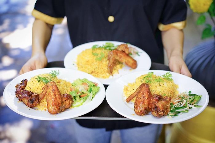 Check in Robusta Koi Garden, quán cafe có hồ cá Koi đẹp mê ly 11