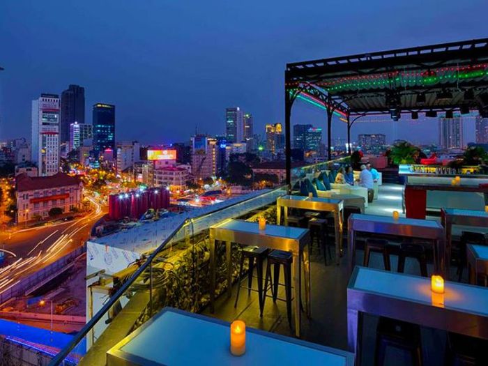 Top 15 quán rooftop ở Quận 1 cực kỳ thư giãn với khung cảnh vô cùng đẹp 12