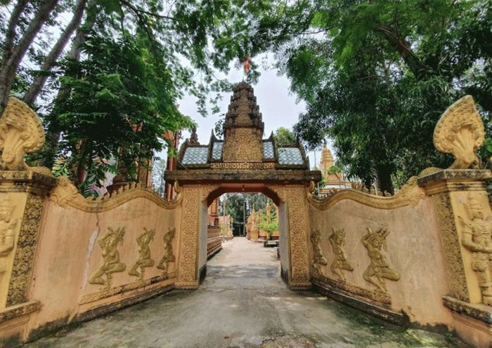 Khám phá chùa Phù Ly với kiến trúc độc đáo, đặc trưng của người Khmer