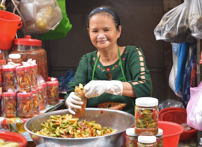 Chợ bà Hoa - nơi lưu giữ hương vị đặc sản miền Trung giữa lòng Sài Gòn 4