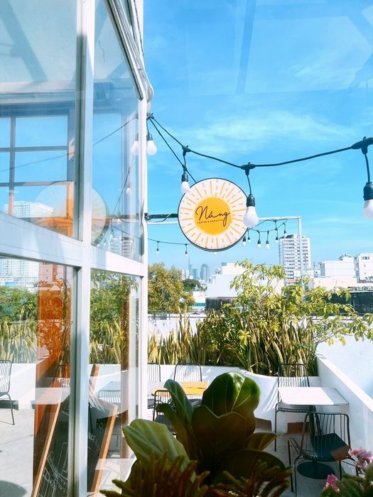 Nắng Rooftop Coffee, điểm ngắm hoàng hôn và thưởng thức nhạc dịu 4