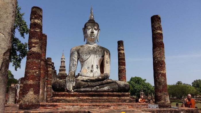 Theo lịch sử, việc khám phá Wat Mahathat ở Ayutthaya đã bắt đầu từ thế kỷ 10.