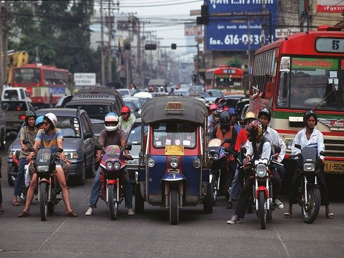 Tuktuk: Sắc màu trên đường phố Thái Lan