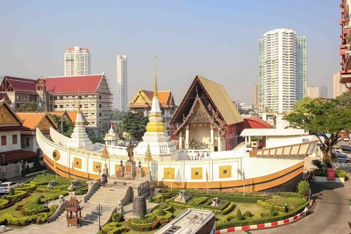 Khám phá Chùa thuyền Wat Yan Nawa ở trung tâm Thủ đô Bangkok.