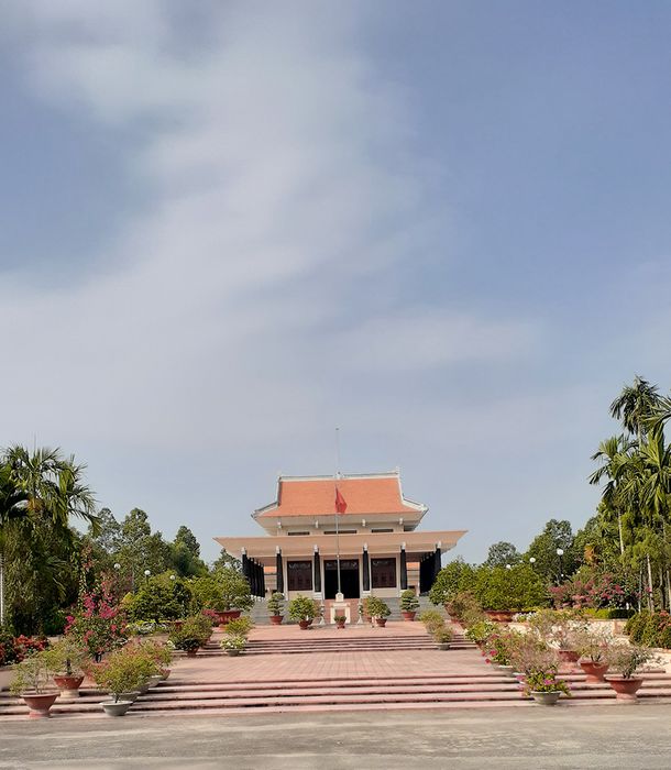 Tham quan Đền Thờ Phạm Hùng và thắp hương tưởng nhớ người anh hùng dân tộc 2