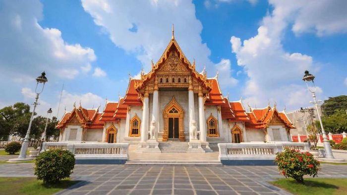 Wat Benchamabophit, ngôi chùa dát từ đá cẩm thạch Ý, lộng lẫy tại Bangkok