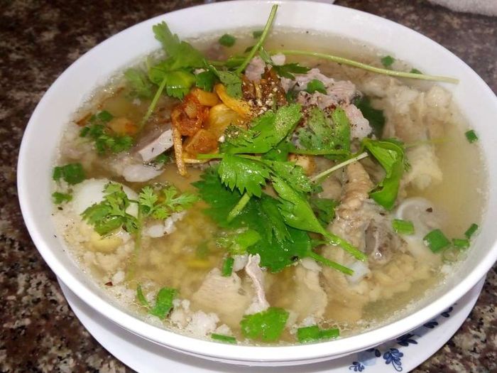 Tiệm Ăn Đồng Khánh Vĩnh Long, phục vụ các món điểm tâm sáng và cơm phần 4