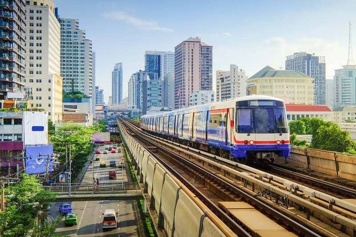 Khám phá Chùa thuyền Wat Yan Nawa ở trung tâm Thủ đô Bangkok.