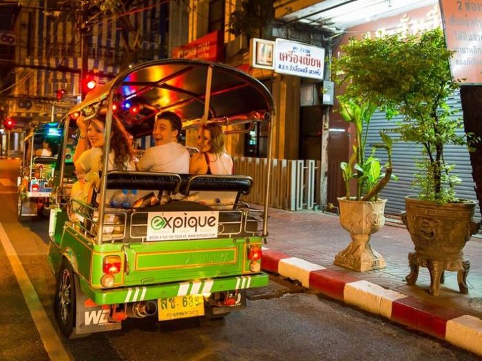 Tuktuk: Màu sắc rực rỡ trên đường phố Thái Lan