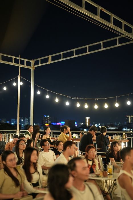 Nắng Rooftop Coffee, điểm ngắm hoàng hôn và thưởng thức nhạc dịu 3