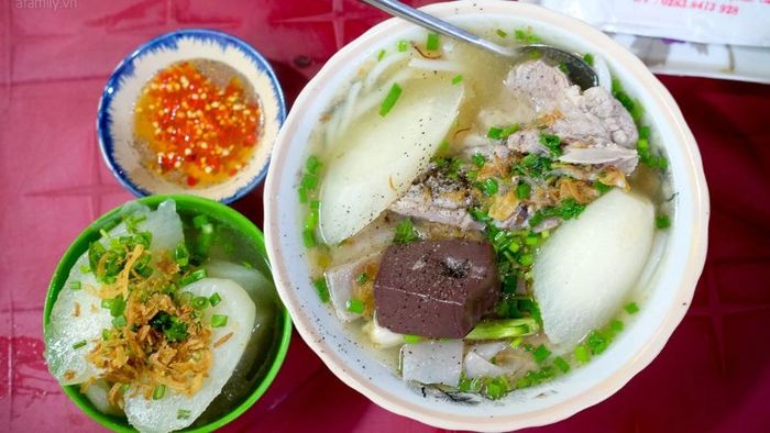 Top 8 quán bánh canh giò heo ngon nổi tiếng tại Sài Gòn 5