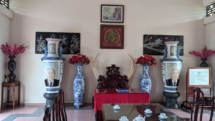 Thăm quan Đền Thờ Phạm Hùng và dâng hương lên người anh hùng dân tộc 6