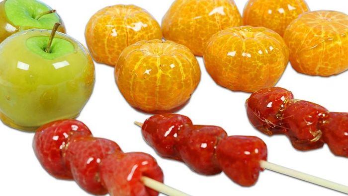 Kẹo hồ lô - một món ăn quen thuộc trong các bộ phim kiếm hiệp của Trung Quốc.