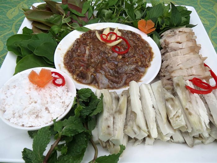 Khoai lang chấm mắm sống - món đặc sản độc lạ của người miền Tây