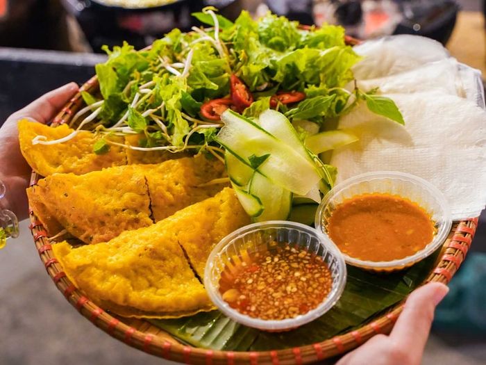 Chợ bà Hoa, nơi gìn giữ hương vị đặc sản miền Trung giữa lòng Sài Gòn 9