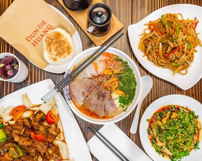 Thị trấn cát Đôn Hoàng tỏa sáng giữa vùng đất Cam Túc
