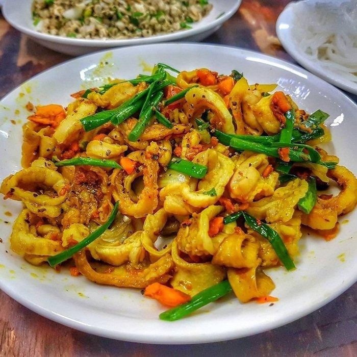 Chợ bà Hoa, nơi lưu giữ hương vị đặc sản miền Trung giữa lòng Sài Gòn 5