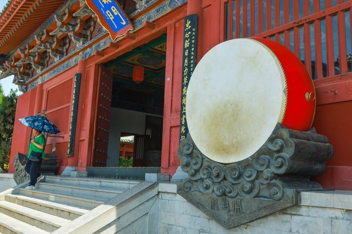 Phủ Khai Phong vẫn giữ được vẻ đẹp kiến trúc hòa quyện giữa phong cách Đông và Tây đặc sắc.