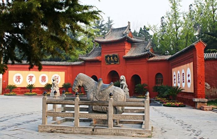 Phủ Khai Phong vẫn tiếp tục thể hiện sự hòa quyện giữa kiến trúc Đông và Tây độc đáo.