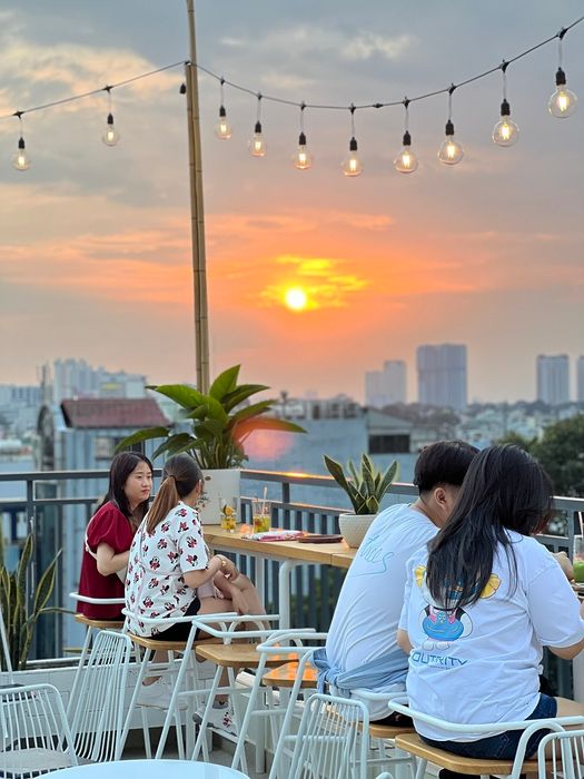 Nắng Rooftop Coffee, nơi ngắm hoàng hôn và thưởng thức âm nhạc nhẹ nhàng