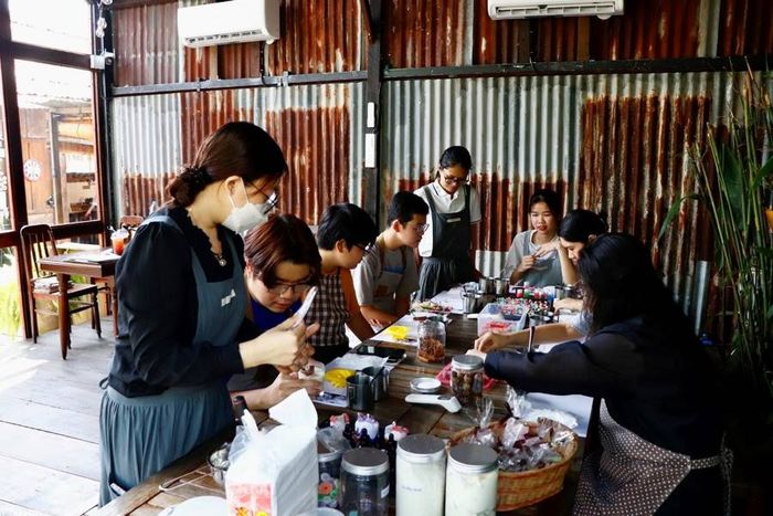 Trải nghiệm ẩm thực tại MÈO Ú kitchen Vĩnh Long, không gian vintage giản dị 6
