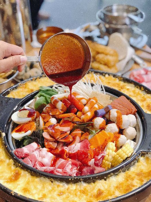 Ghé qua Spicy Box để tự tay 'làm đầu bếp' và trải nghiệm lẩu buffet tokbokki Hàn Quốc ngon tuyệt, đến nỗi quên cả lối về 6