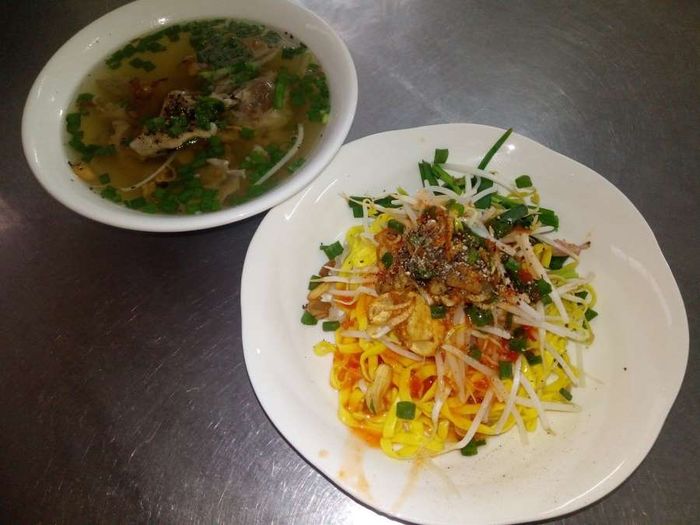 Tiệm Ẩm Thực Đồng Khánh Vĩnh Long, phục vụ các món điểm tâm sáng và cơm phần 2