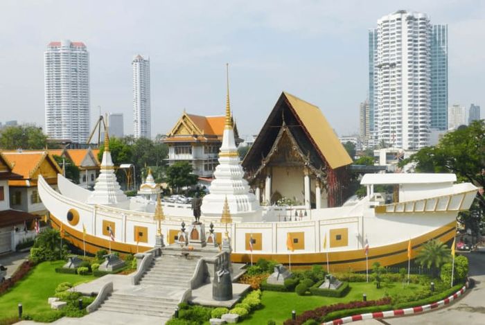 Khám phá Chùa thuyền Wat Yan Nawa giữa trung tâm Thủ đô Bangkok.