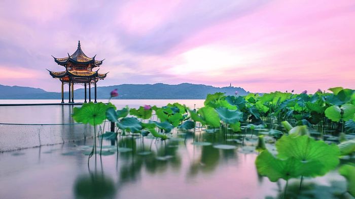 Trải nghiệm vẻ đẹp hùng vĩ của núi non và dòng sông ở Chiết Giang, Trung Quốc