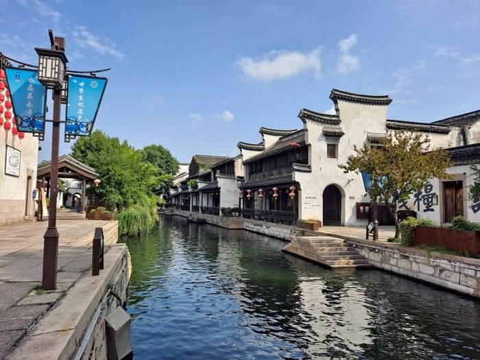 Trải nghiệm vẻ đẹp hùng vĩ của núi non và dòng sông ở Chiết Giang, Trung Quốc