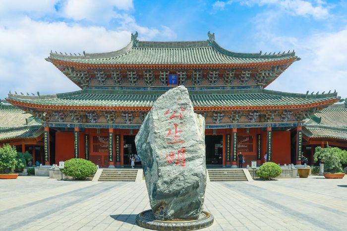 Phủ Khai Phong vẫn tiếp tục thể hiện sự kết hợp giữa kiến trúc Đông và Tây độc đáo.