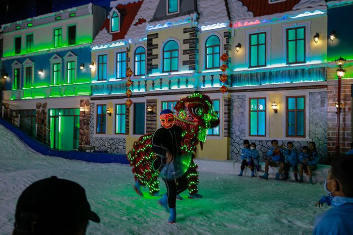 Snow Town Sài Gòn - Thiên đường tuyết giữa lòng thành phố số 6