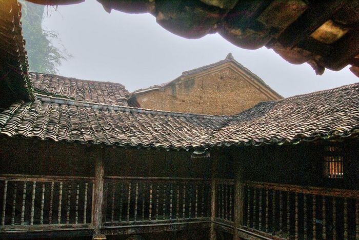 Có tổng cộng 4 khu nhà cổ ở Hà Giang với vẻ đẹp êm đềm và thơ mộng.