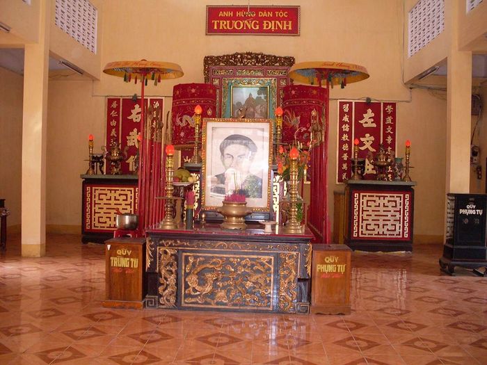 Bầu không khí trang trọng tại Lễ kỷ niệm Anh hùng dân tộc Trương Định 2