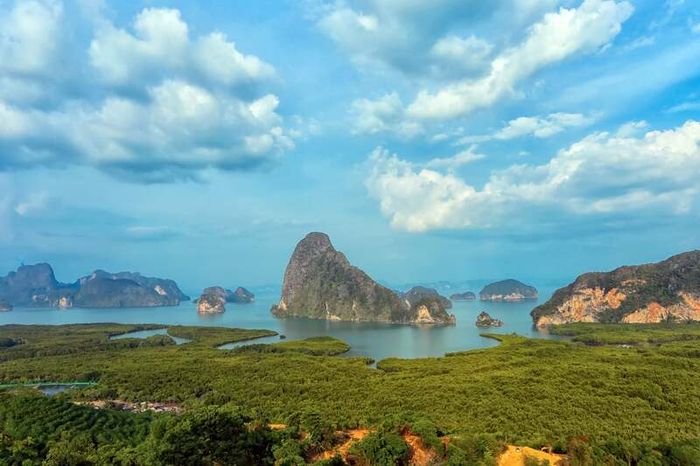 Vịnh Phang Nga, nơi biển cả hòa quyện với bầu trời Thái Lan.