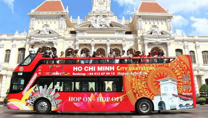 Đánh giá trải nghiệm xe buýt 2 tầng Hop On Hop Off Sài Gòn 2