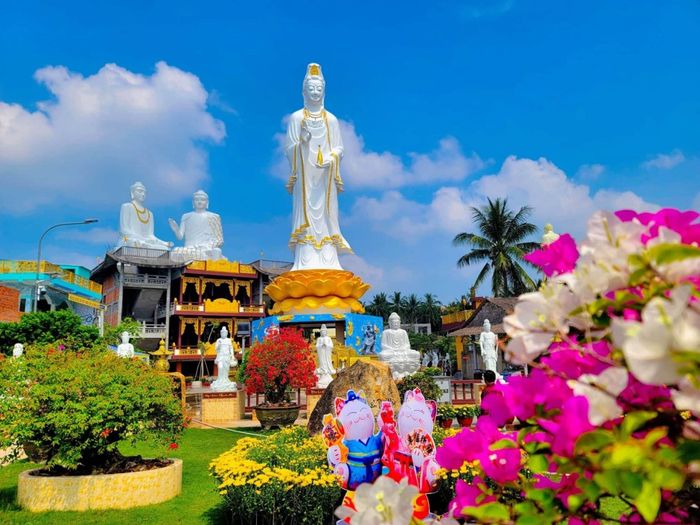 Tượng Mẹ Nam Hải linh thiêng giữa vùng sông nước miền Tây Tiền Giang