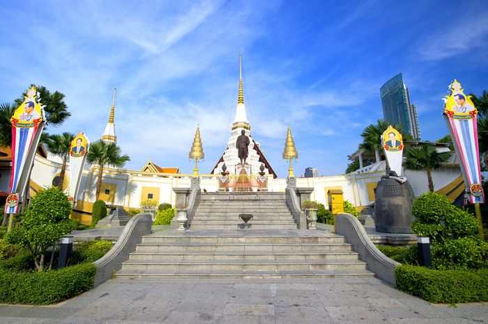 Khám phá Chùa thuyền Wat Yan Nawa giữa trái tim của Thủ đô Bangkok.