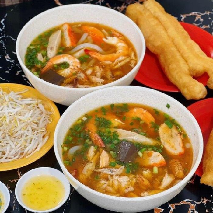 Top 10 địa điểm phục vụ bánh canh ghẹ đông đúc và giá cả hợp lý tại Vũng Tàu 6