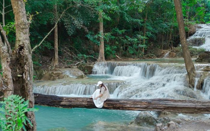 Kanchanaburi vẫn là một điểm đến thơ mộng, nằm bên dòng sông Kwai