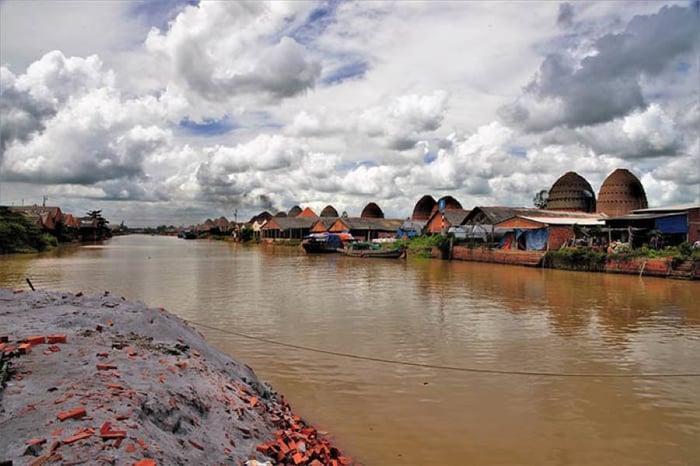 Thăm lò gạch Mang Thít Vĩnh Long, vương quốc đỏ ven sông Cổ Chiên