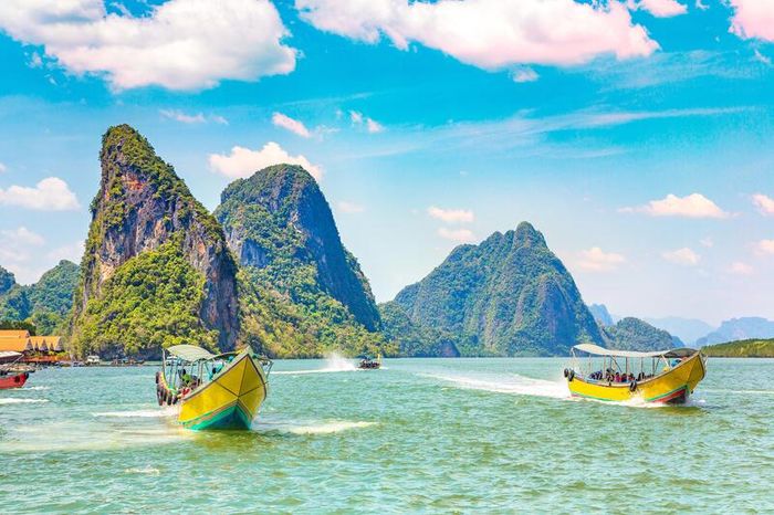 Vịnh Phang Nga, nơi biển cả hòa quyện với bầu trời Thái Lan.