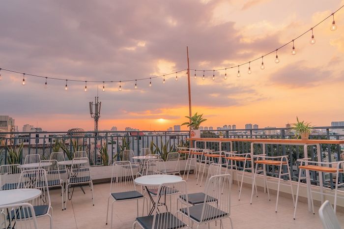 Nắng Rooftop Coffee, điểm ngắm hoàng hôn và nghe nhạc dịu dàng