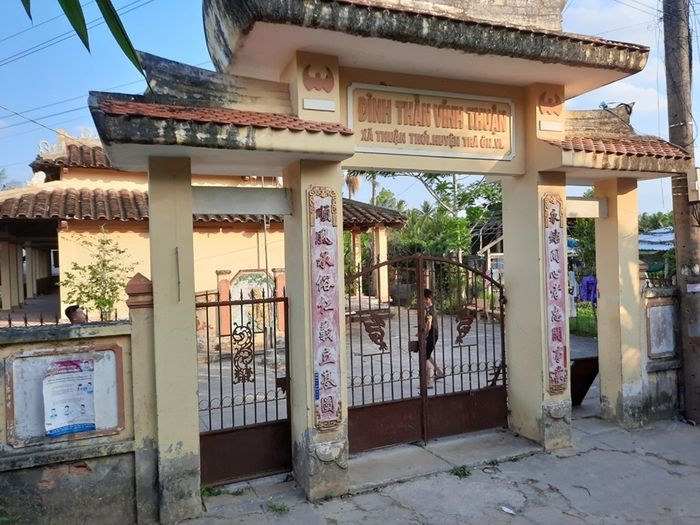 Đình làng Vĩnh Long là nơi lưu giữ và phát triển các giá trị văn hóa của cộng đồng.