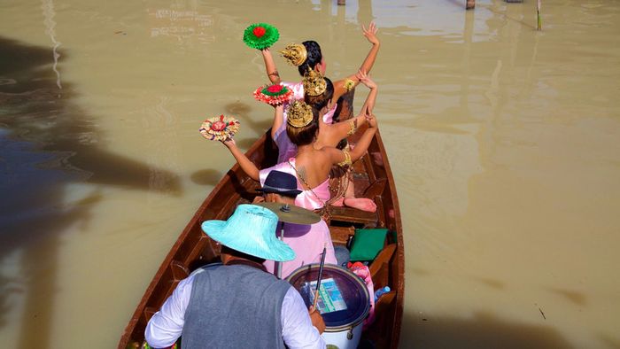 Chợ nổi Pattaya mang đậm văn hóa bản địa Thái Lan trong không gian mua sắm