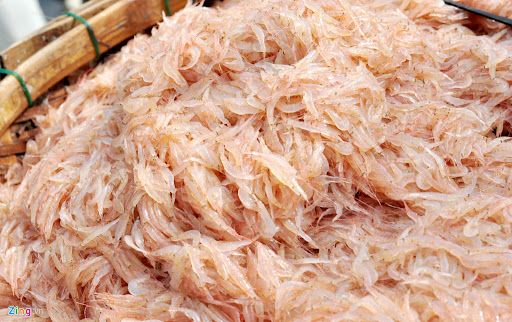 Mắm ruốc Vũng Tàu là kết hợp của tép và nhiều gia vị khác, theo công thức truyền thống.