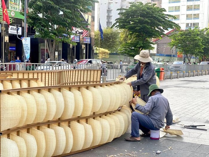 Khám phá đường hoa Nguyễn Huệ 2024 và linh vật Rồng siêu hoành tráng 3