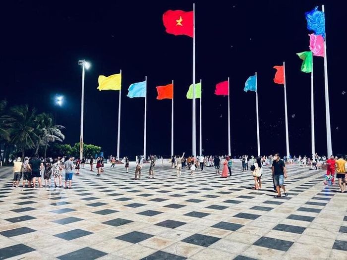 Quảng trường Vũng Tàu, nơi thưởng thức làn gió biển sôi động 3