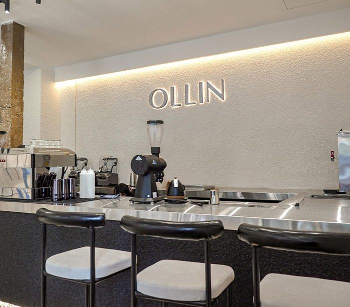 Hãy ghé thăm Ollin Cafe để khám phá không gian sang trọng và ngọt ngào 2