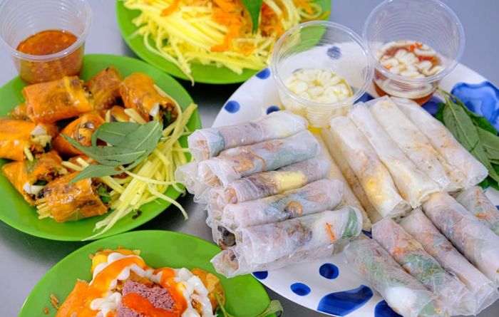 10 cửa hàng bánh tráng ở Sài Gòn làm mưa làm gió trong thế giới ẩm thực của giới trẻ.
